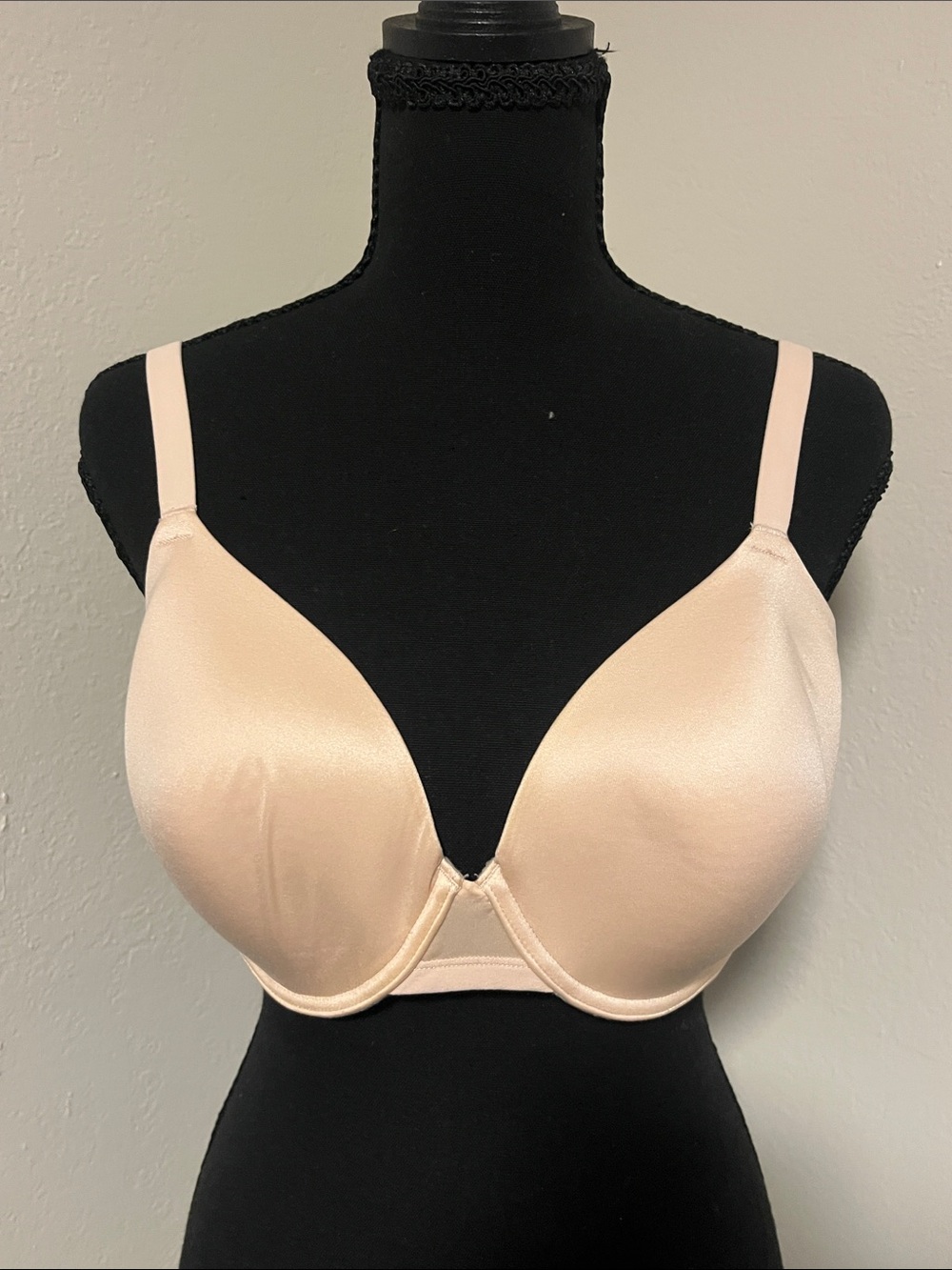 Natori Smooth Plunge Bra in Light Nude